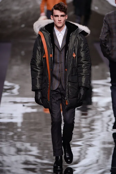 Look 14